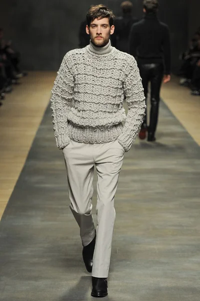 Look 27